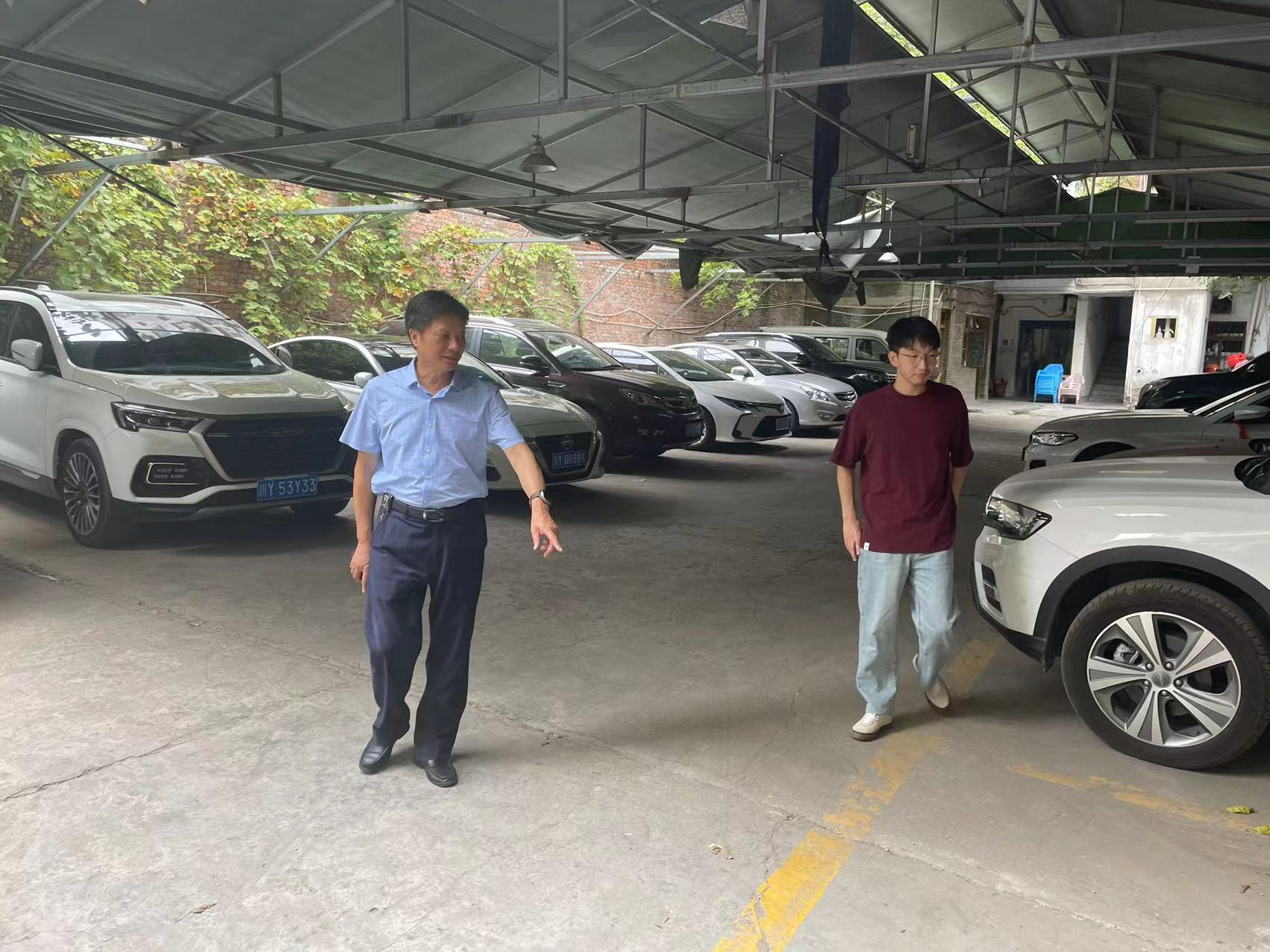 集團(tuán)黨委書記、董事長許大政深入 “包?！鄙鐓^(qū)開展創(chuàng)文督導(dǎo)工作