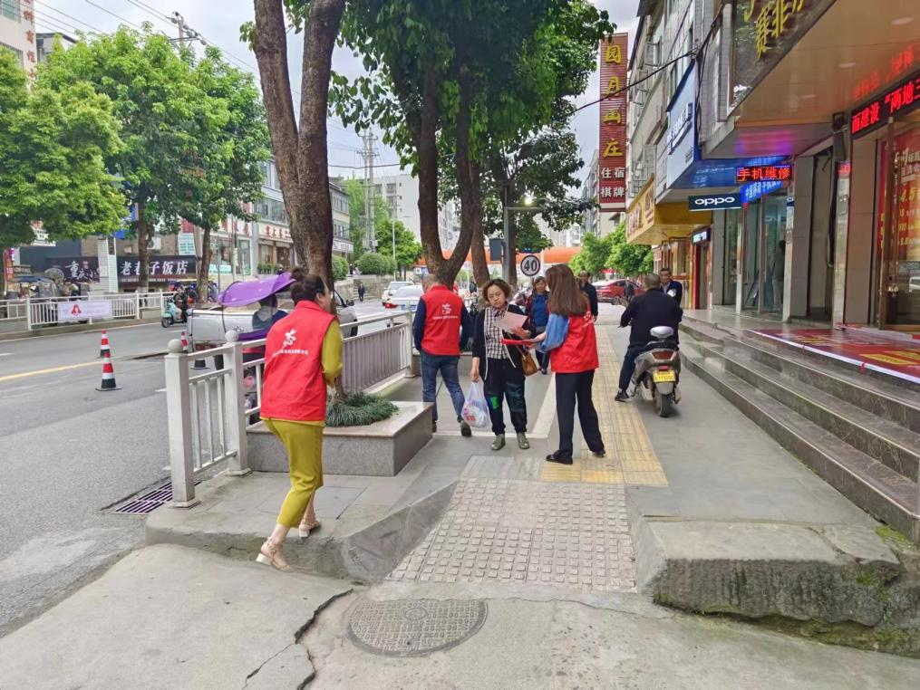 巴中市秦巴農(nóng)業(yè)融資擔保股份有限公司開展“創(chuàng)建文明城市，傳遞文明理念”主題創(chuàng)文宣傳活動